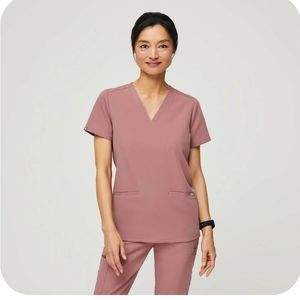 FIGS Mineral Mauve Medium Scrubs Set- NEW